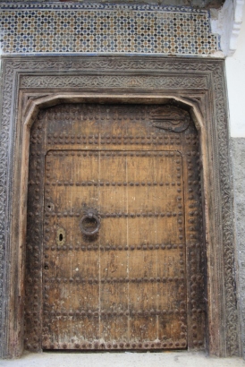 Puerta de madera tallada